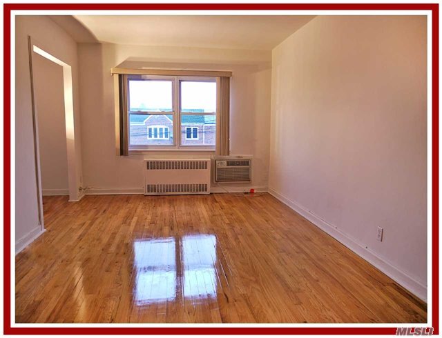 Foto principal - 59-34-59-70 70th St