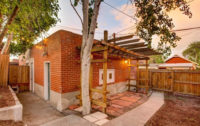 Photo - 2440 N Gaylord St House