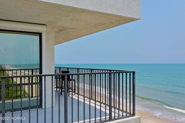 Building Photo - 4110 Island Dr