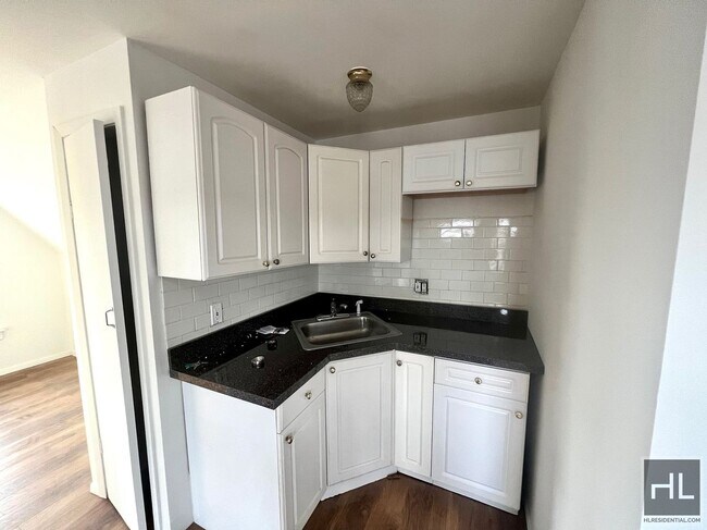 Foto del edificio - 1 Bedroom on REID AVENUE
