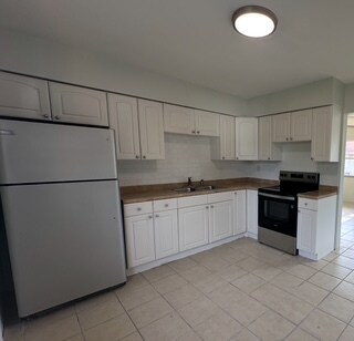 Kitchen - 2237 Harding St