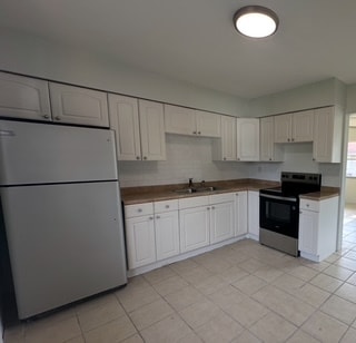 Kitchen - 2237 Harding St