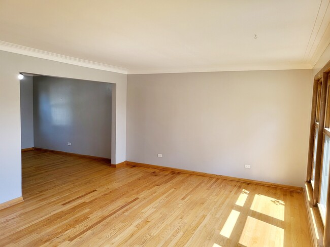 Building Photo - 10312 S Kenneth Ave