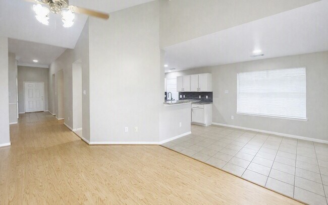 Foto del edificio - 17150 Summer Hollow Dr