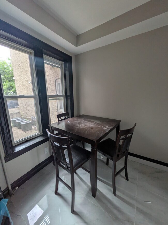 Foto del edificio - 238 Fowler Ave