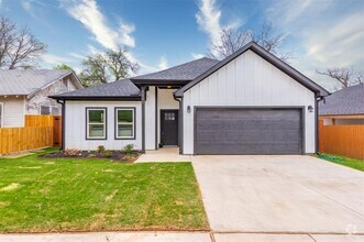 Building Photo - 1267 E Magnolia Ave