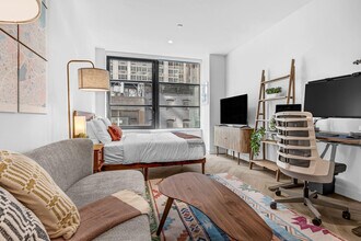 Building Photo - 980 6th Ave