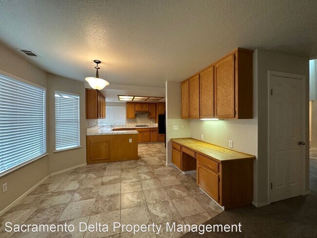 Building Photo - 4 br, 2.5 bath House - 8431 Auberry Drive