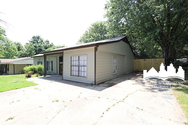 Photo - 3095 Normandy Dr House