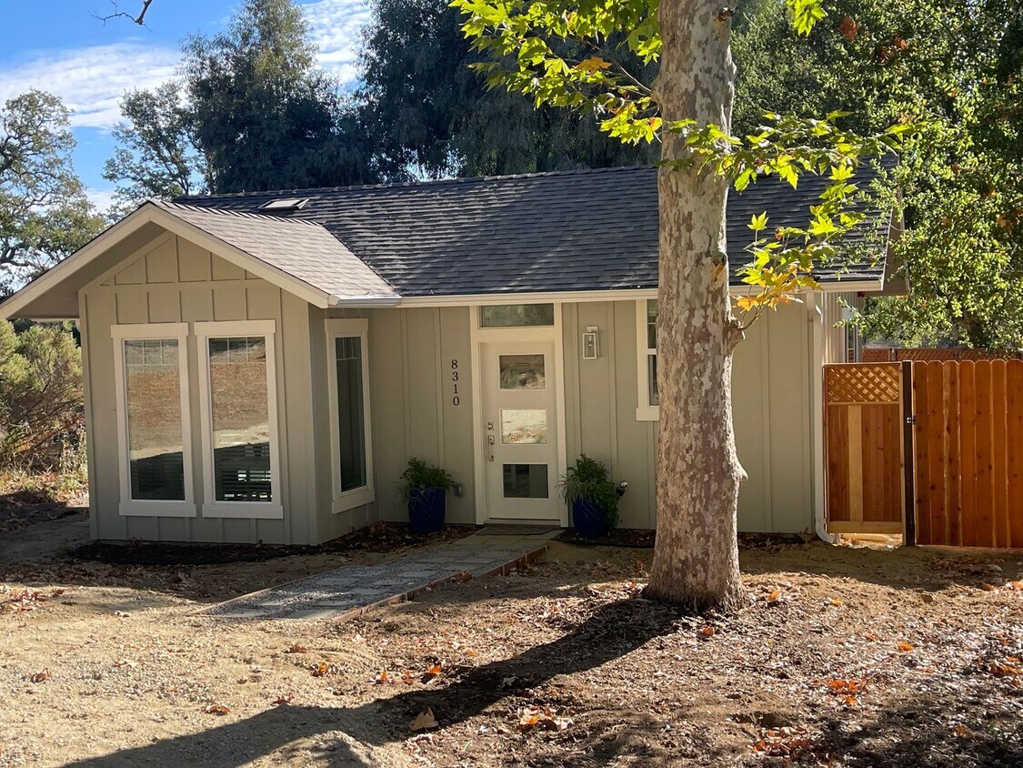 Primary Photo - ALL UTILITIES INCLUDED- 1 Bedroom, 1 Bath,...