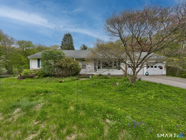 Building Photo - 384 Woodland Rd
