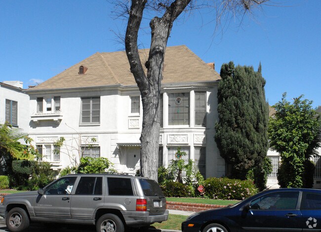 Building Photo - 152 S Elm Dr