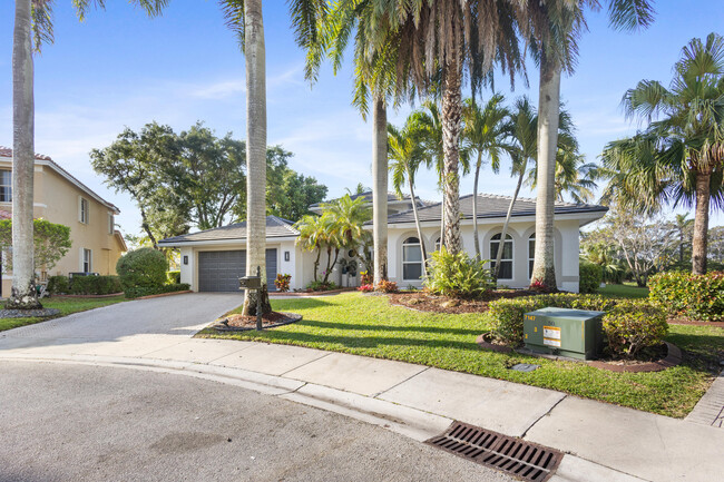 Building Photo - 3719 Oak Ridge Cir