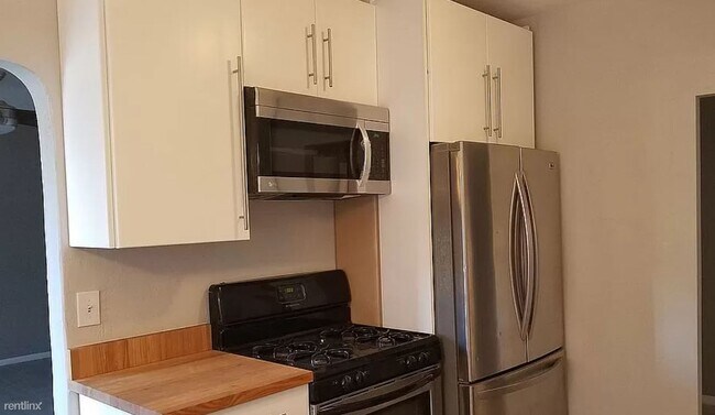 Building Photo - 3 br, 2 bath House - 2141 East Sheridan St...