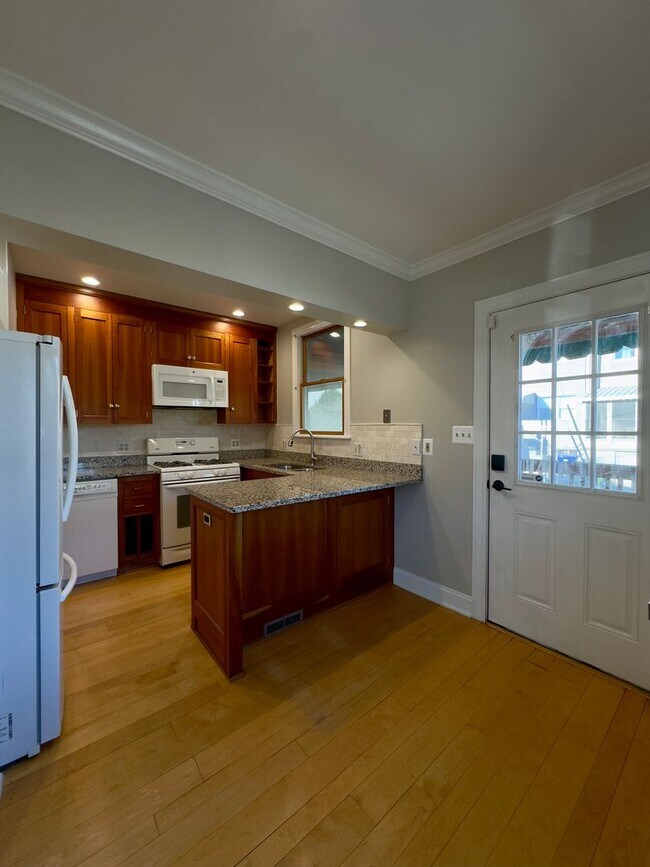 Foto del edificio - Charming 2 Bedroom/1.5 Bathroom Townhome in Locust Point, MD!