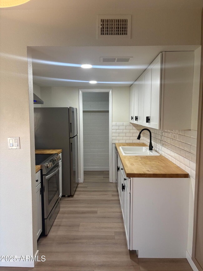 Building Photo - 600 S Dobson Rd