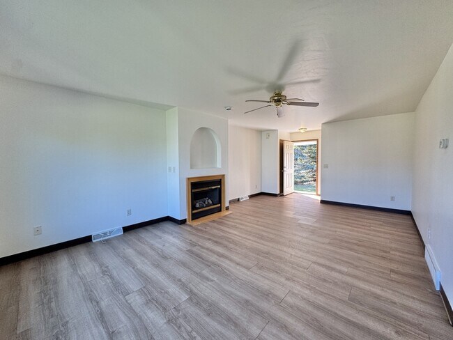 Foto del edificio - 1584 Cardinal Ln