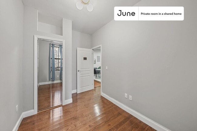 Building Photo - Private bedroom in 4 bed/1.5 bath Home