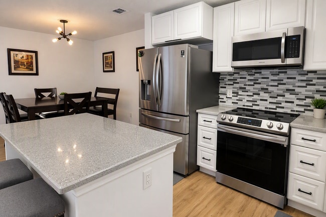 Building Photo - 9481 Highland Oak Dr