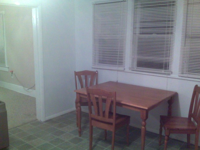 Building Photo - 1 br, 1 bath Apartment - 389 Gilmore Street