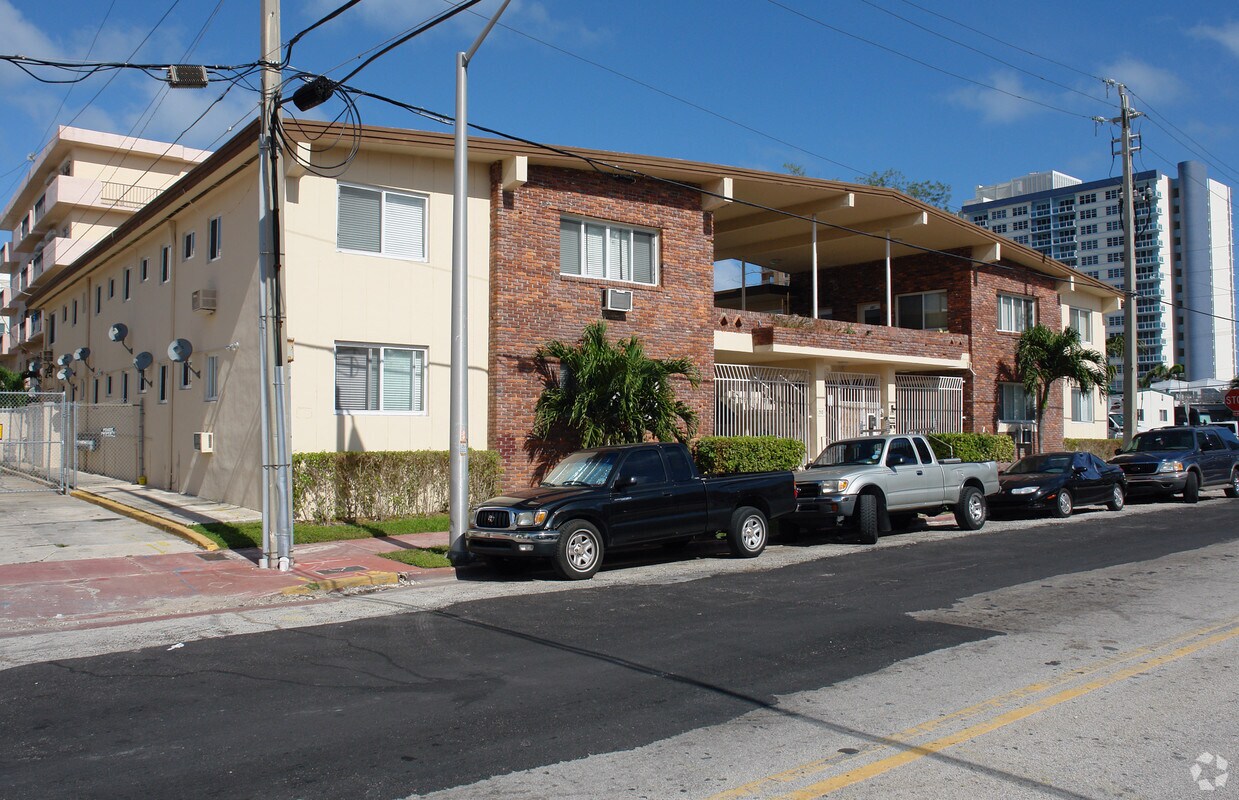 Building Photo - 305 69th St