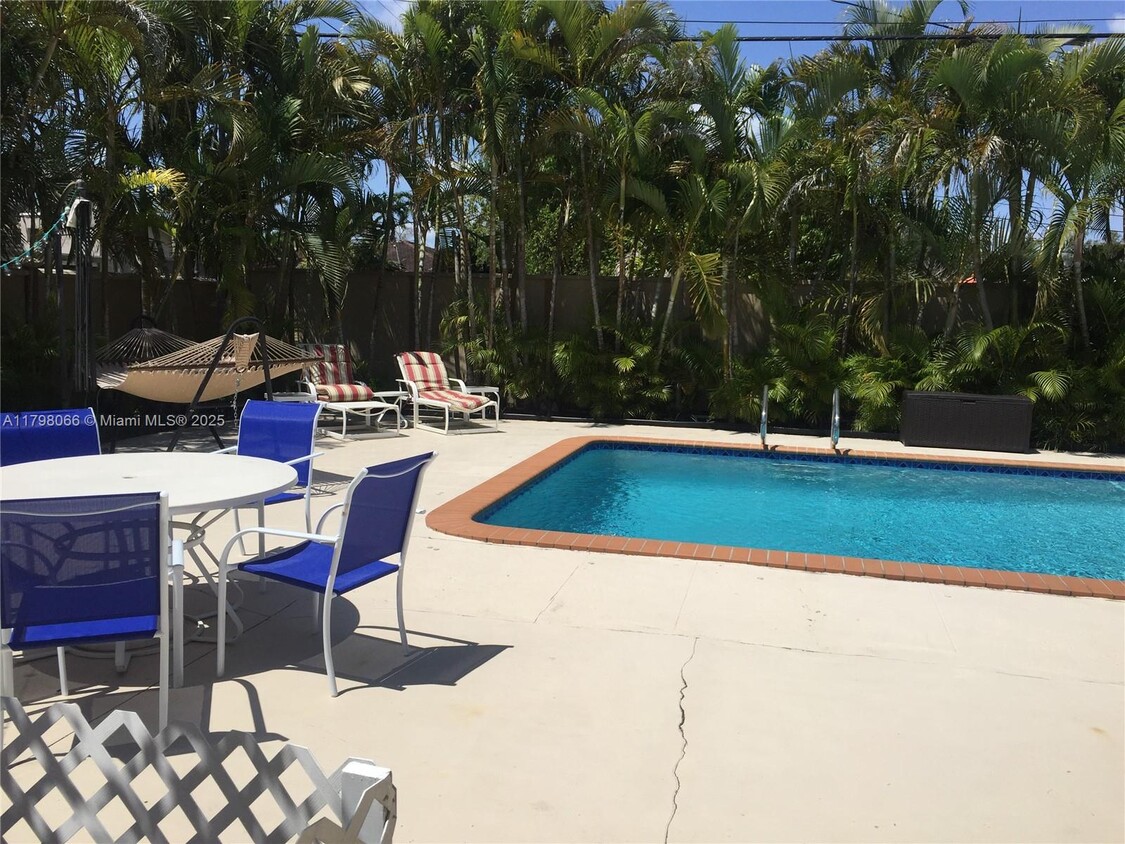 Foto principal - 6810 SW 51st St