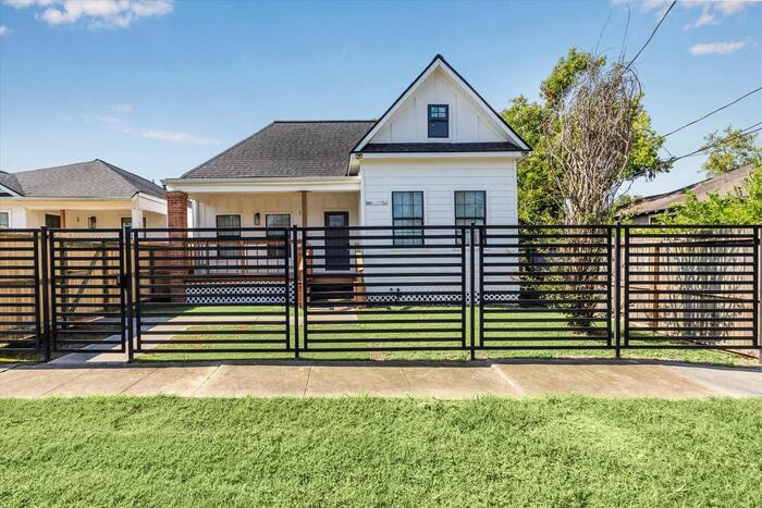 Foto principal - 2302 Sumpter St