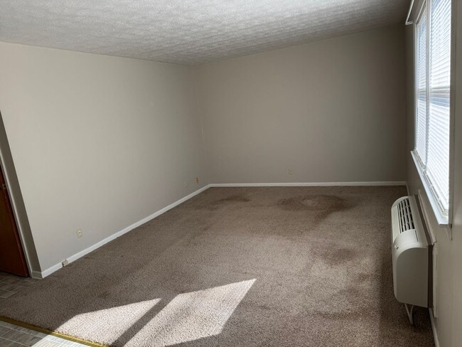 Building Photo - A4310D-F WALNUT RD (3FM)