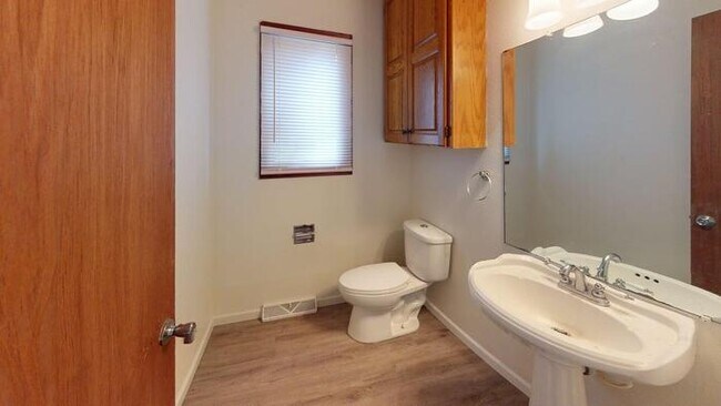 Foto del edificio - 329 W Indiana Ave