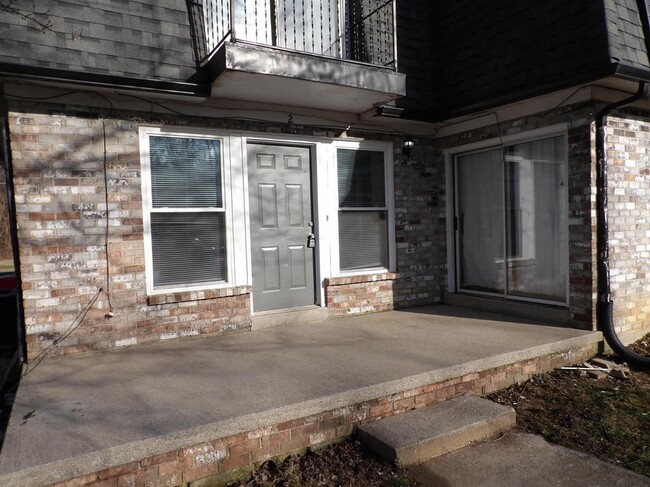 Building Photo - 170 Briarwood Dr