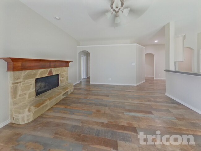 Foto del edificio - 157 Spring Hollow Dr