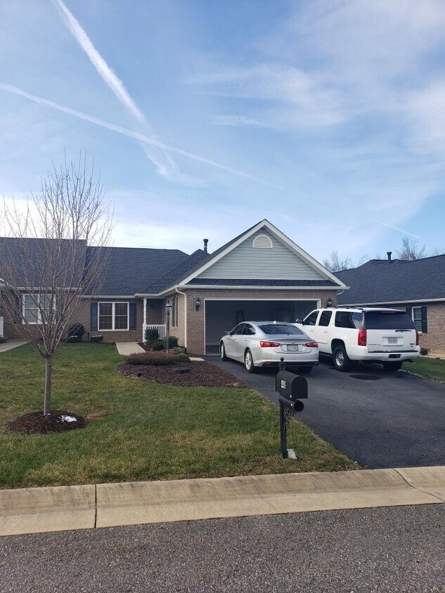 48 Roxbury Dr Unit 48, Fishersville, VA 22939 Condo for Rent in