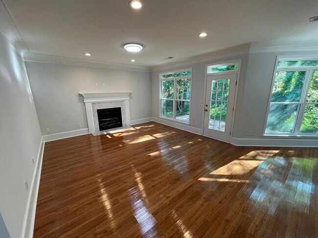 Building Photo - 240 Risen Star Ln