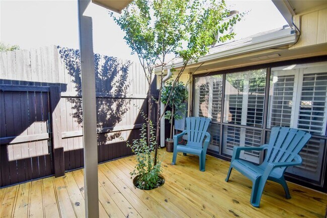 Building Photo - 825 Blessing Creek Dr