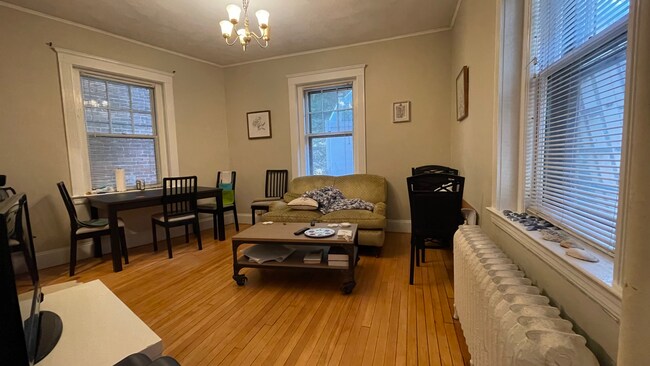 Foto del edificio - 174 Winthrop Rd