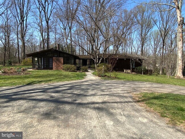 Building Photo - 2556 Vale Ridge Court