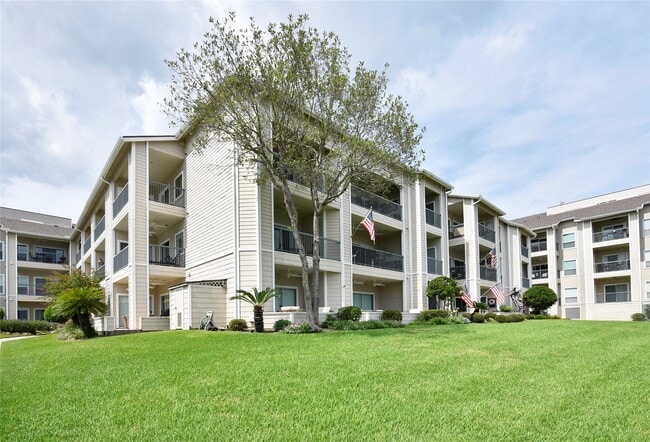 Building Photo - 12800 Melville Dr