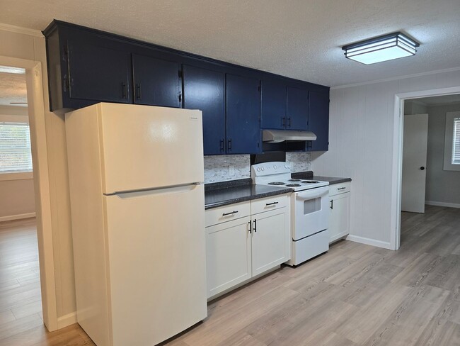 Building Photo - NEW LISTING!!!!!