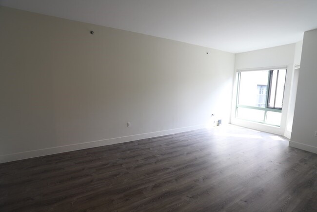 Building Photo - 24 2nd St