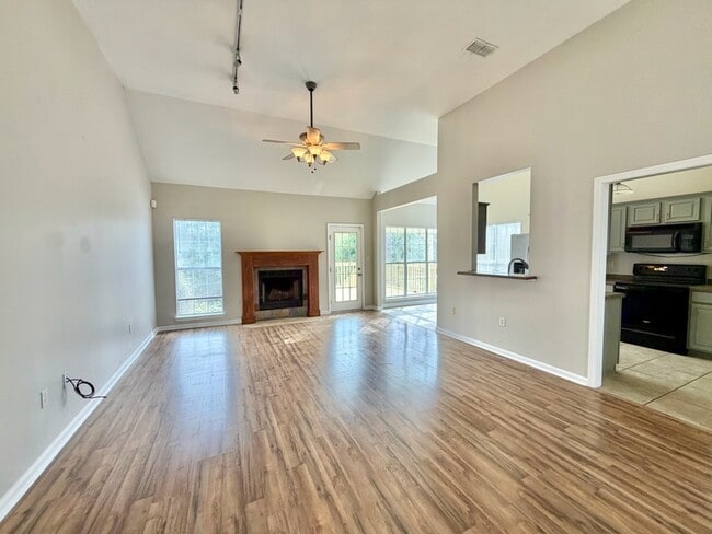 Foto del edificio - 81 Lake Front Dr