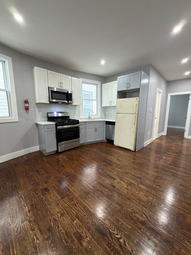 Fotografía del edificio - 221 Bayview Ave