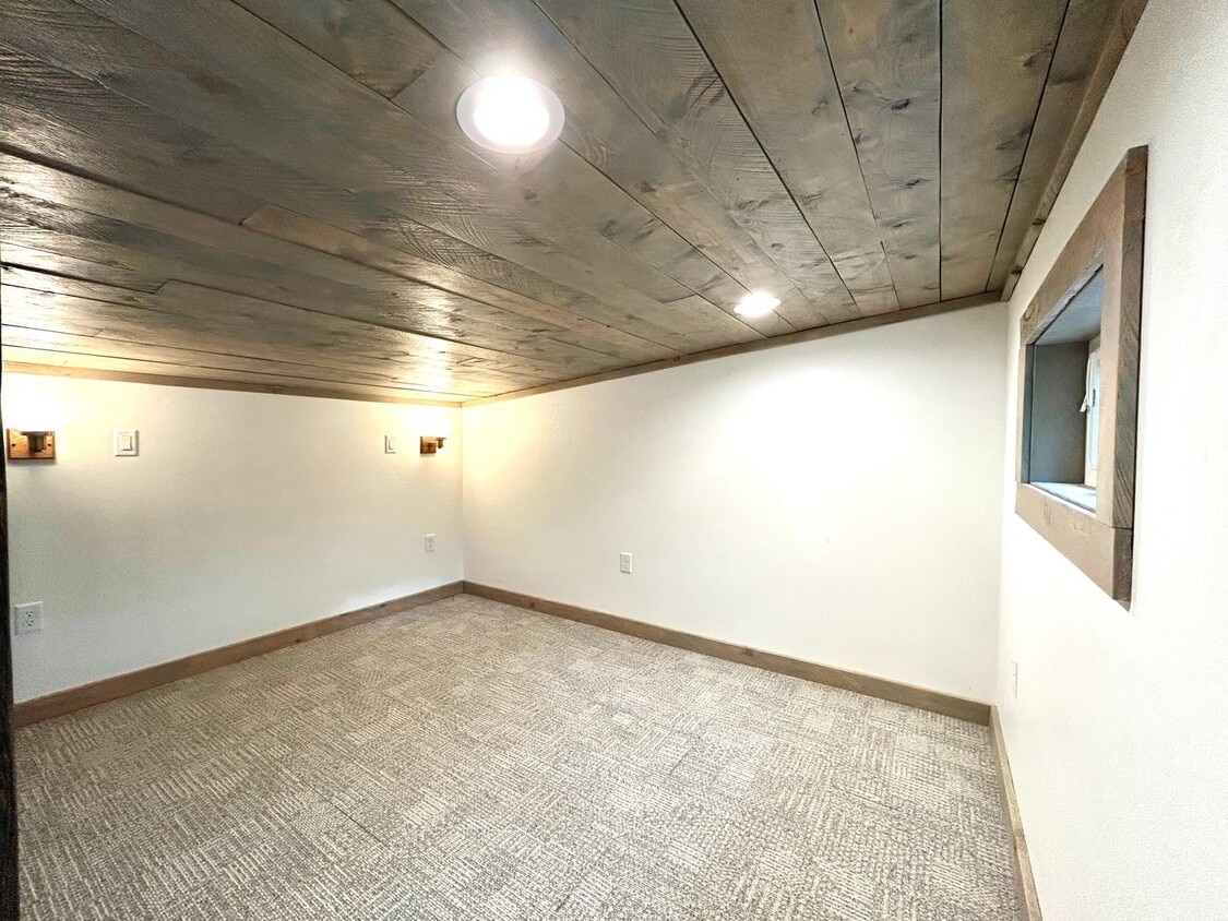 Building Photo - Charming Tiny Home with a Deck, Creek Fron...