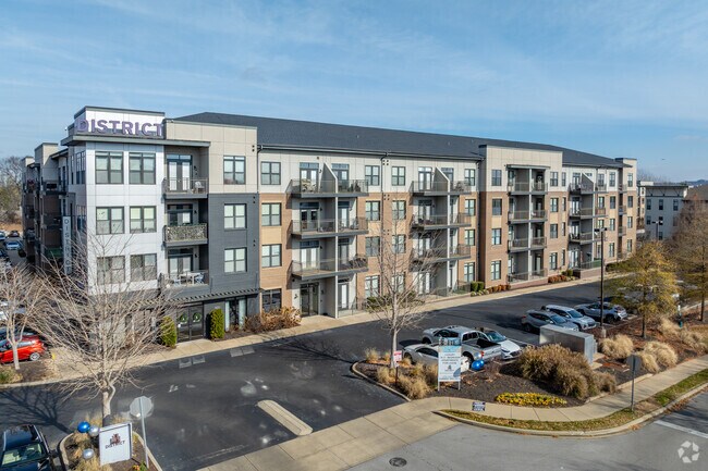 Building Photo - District at Seven Springs