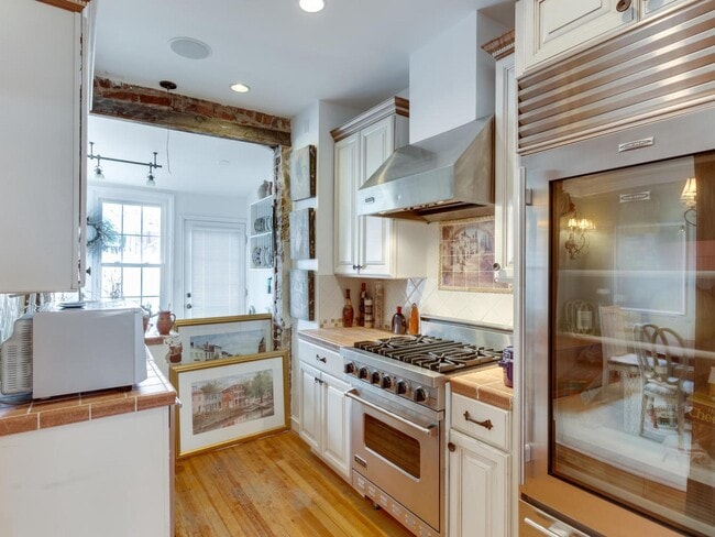 Building Photo - 1654 33rd St NW