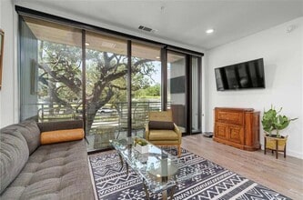 Building Photo - 900 S 1st St