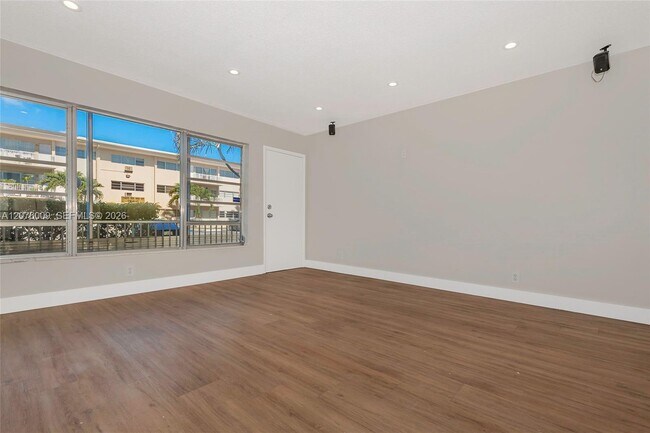 Foto del edificio - 16800 NE 15th Ave