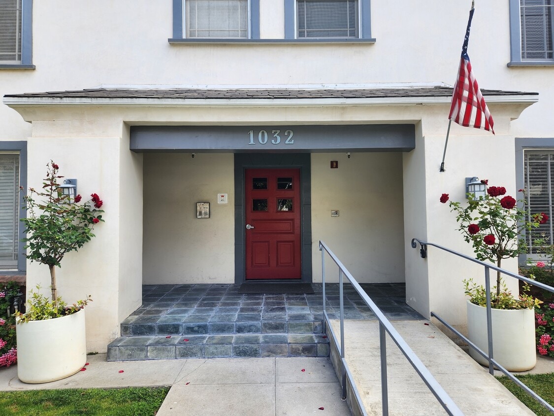 Puerta principal de Avalon Apts - Avalon Apartments of Santa Monica