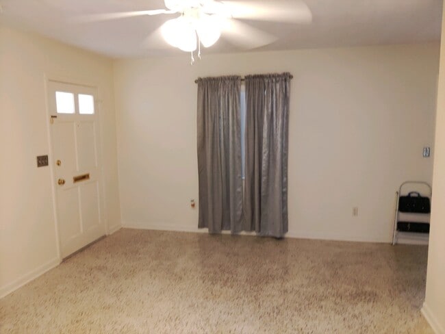 Building Photo - 1581 Fort Smith Blvd