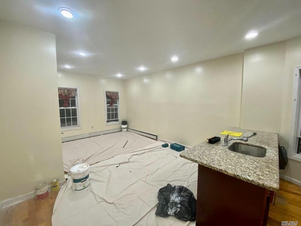 Building Photo - 2147 Belmont Ave