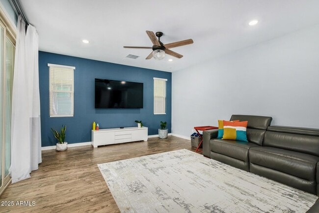 Building Photo - 1171 E Armstrong Wy